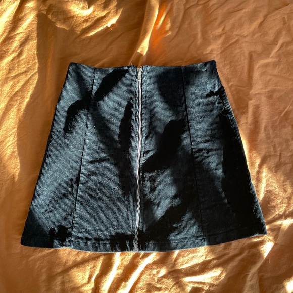 Brandy Melville Black Corduroy Skirt - Picture 4 of 5